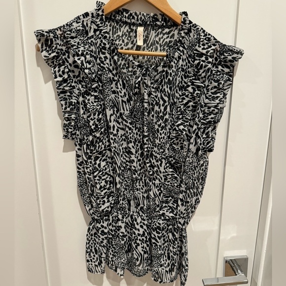 Tiger print or cat print blouse black and white size M - Picture 5 of 7